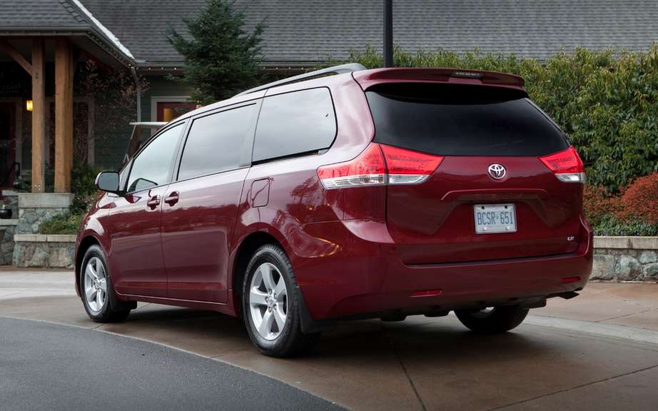 Toyota Sienna 2013: from $ 28,140 picture #2