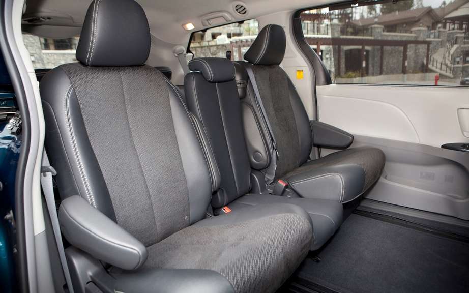 Toyota Sienna 2013: from $ 28,140 picture #3