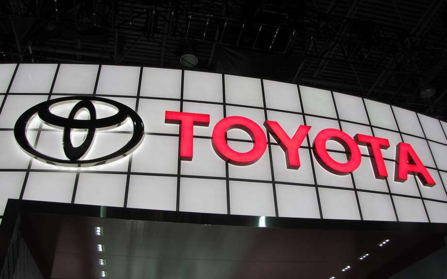 Toyota ranks first websites automakers in Canada picture #1