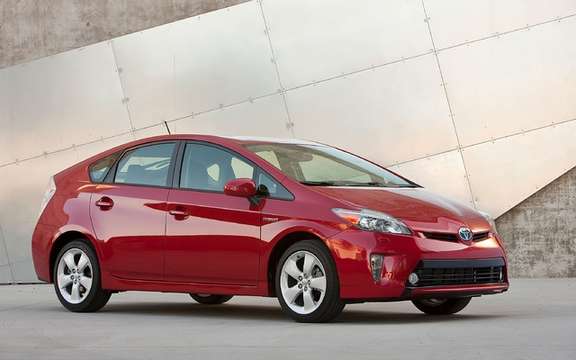 Toyota Prius 2012: From simple retouching