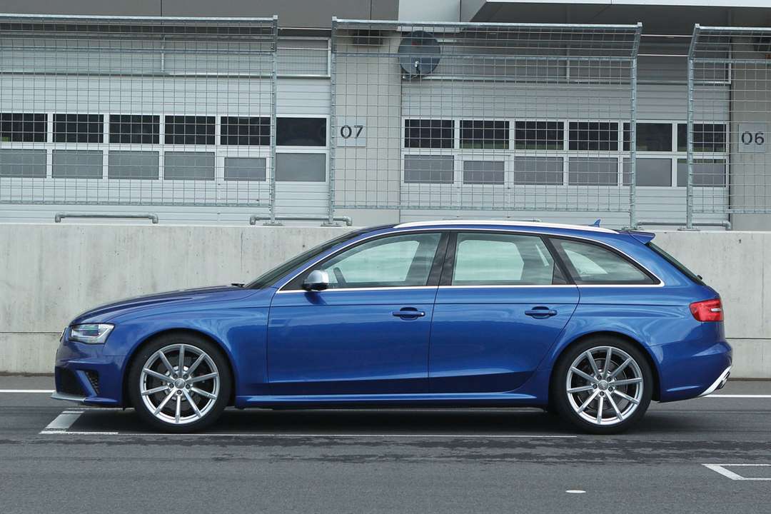 Audi RS4 Avant #8750808