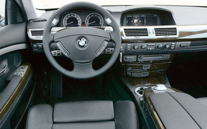 BMW 745i