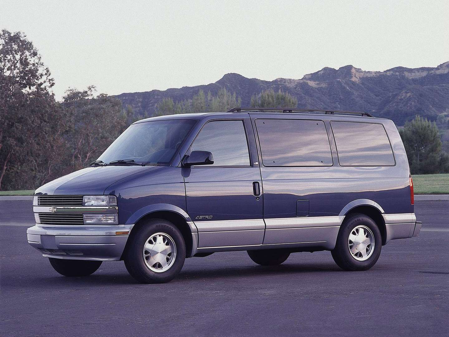 Chevrolet Astro Van #9984306