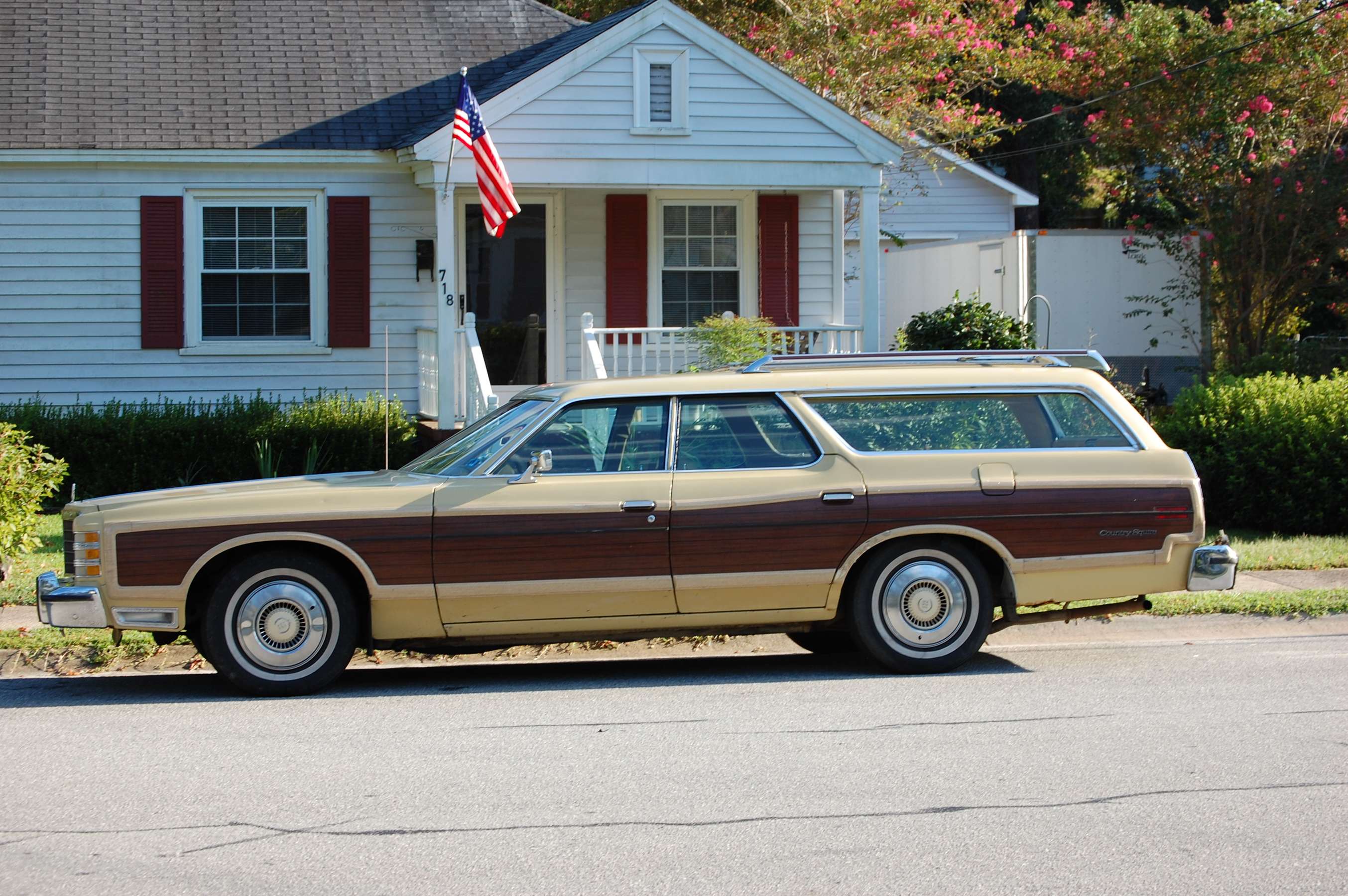 Ford Country Squire #8737107