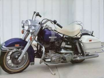 Harley-Davidson Electra Glide #7549453