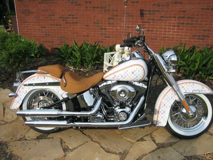 Harley-Davidson Softail Deluxe #9977362