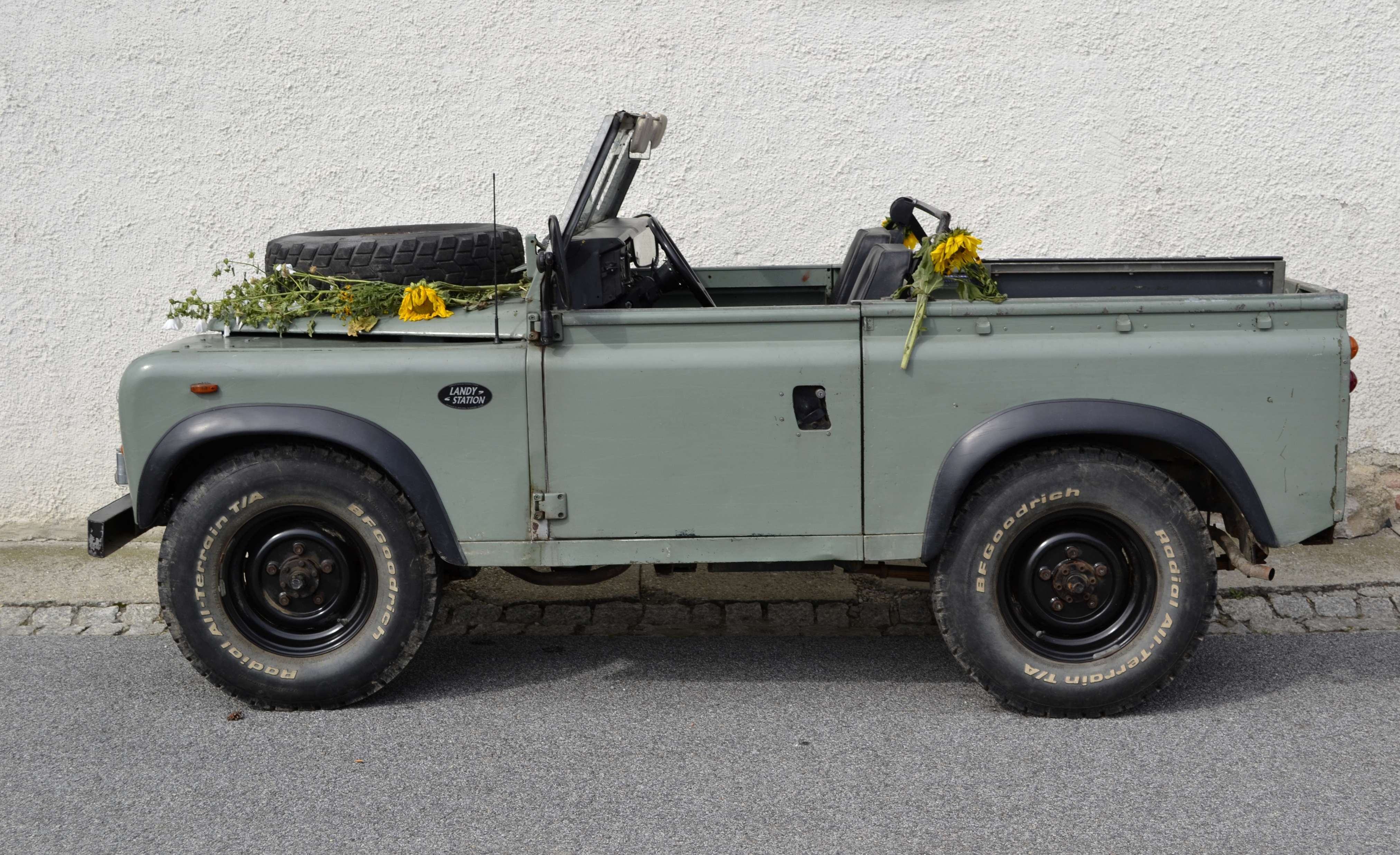 Land Rover Defender #8499383