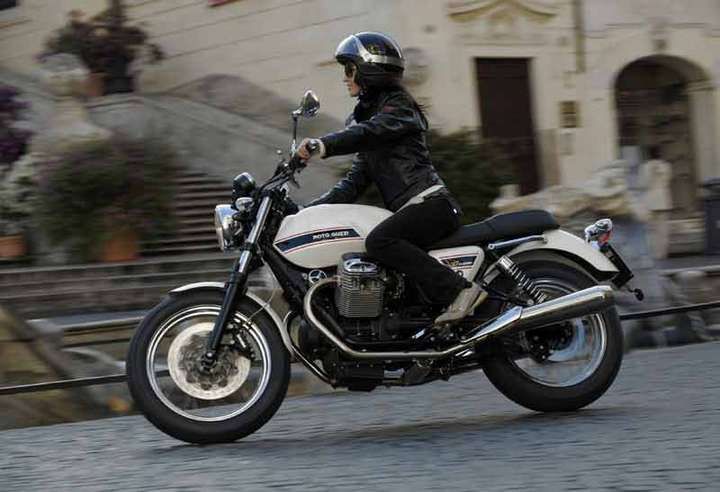 Moto Guzzi V7 Classic #7617562