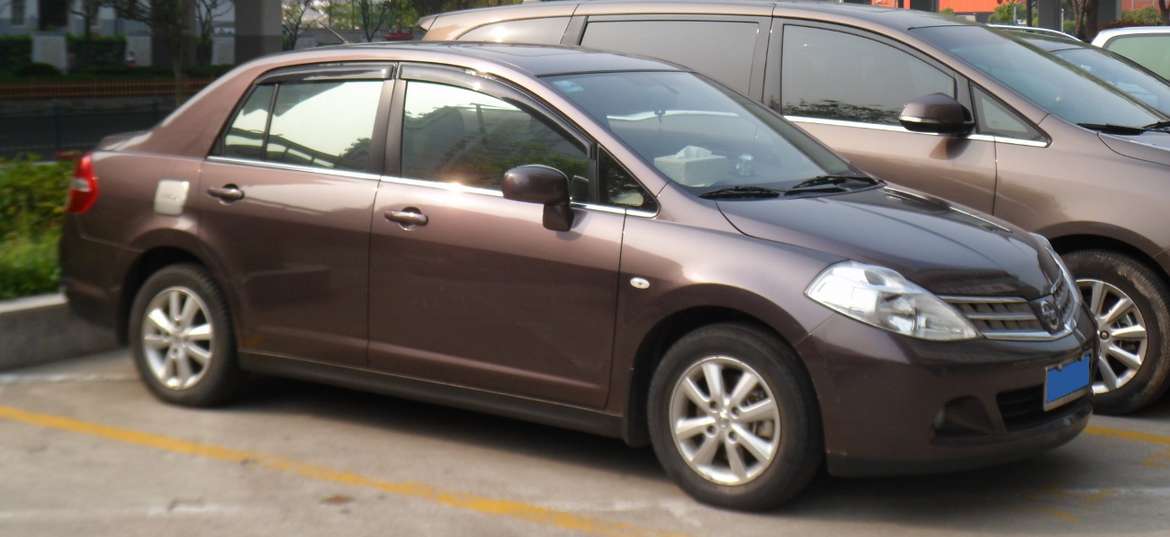 Nissan Tiida Sedan