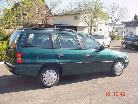 Opel Astra Caravan #9437775