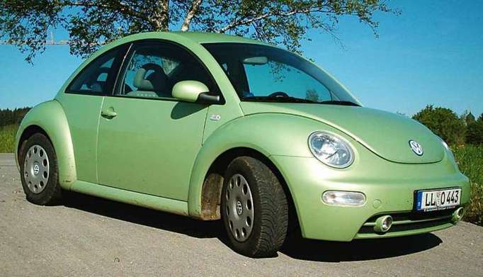 Volkswagen New Beetle #8316675