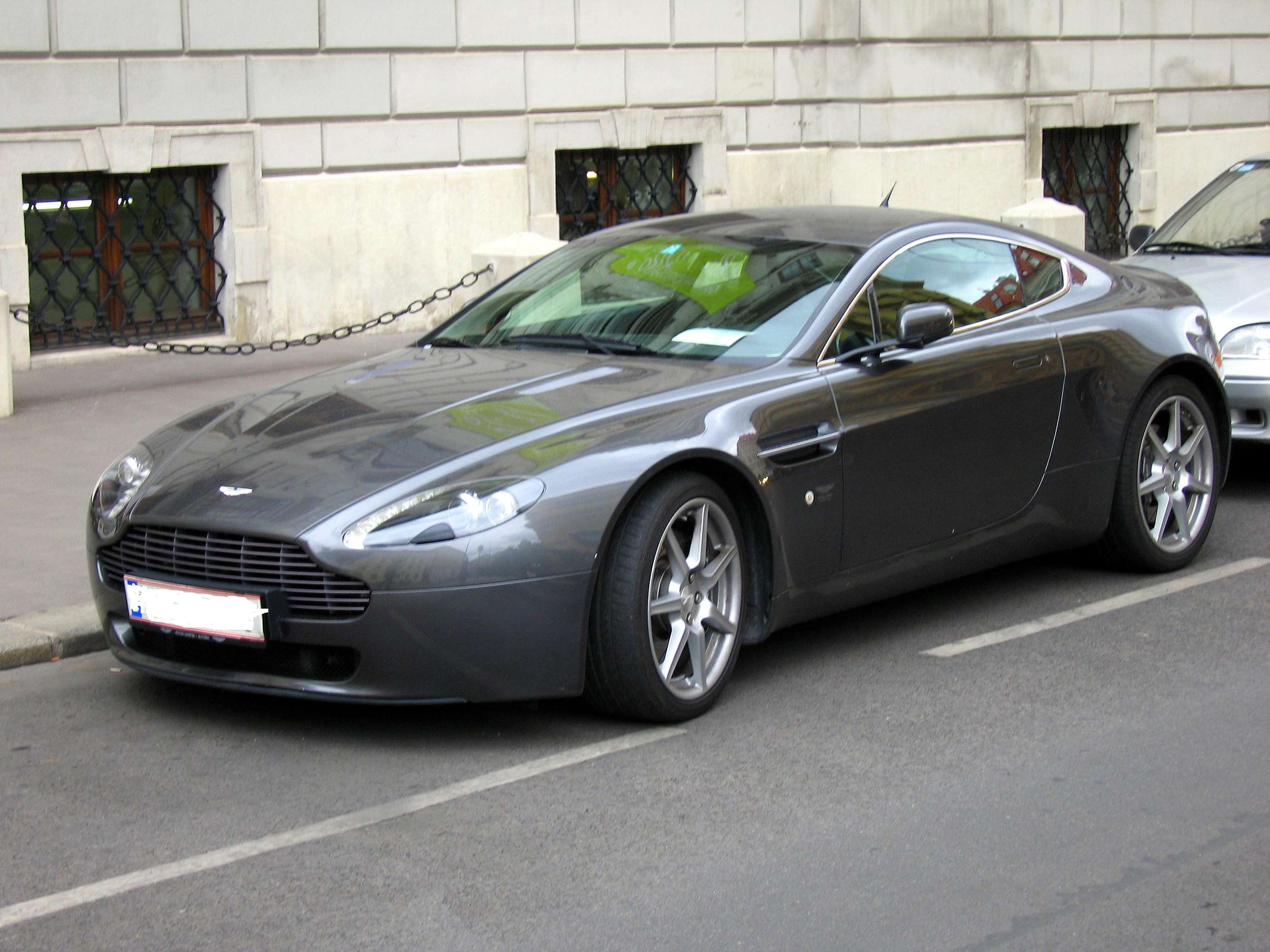 Aston Martin V8 Vantage #7355831