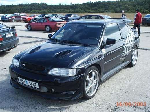 Ford_Escort_RS2000