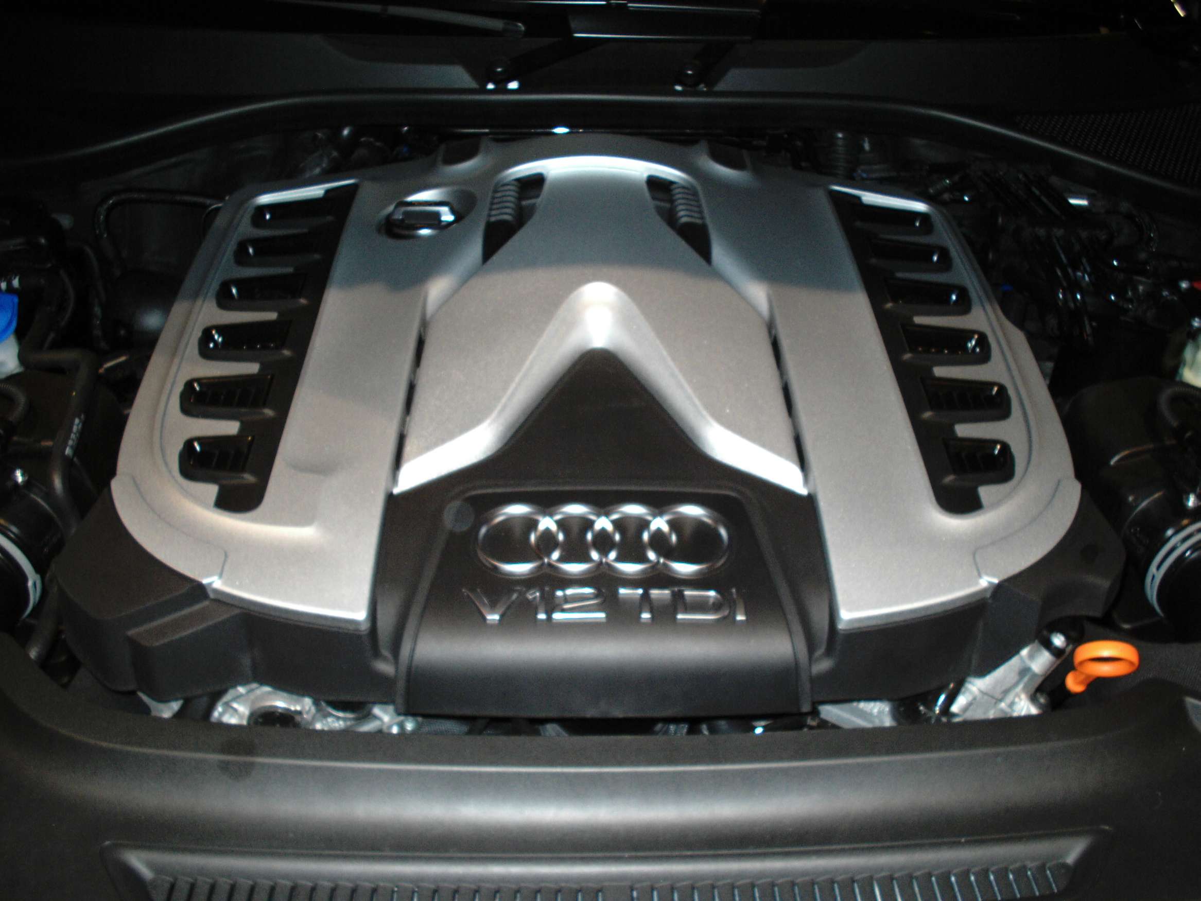Audi Q7 V12 #8180347