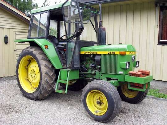 John_Deere_2130