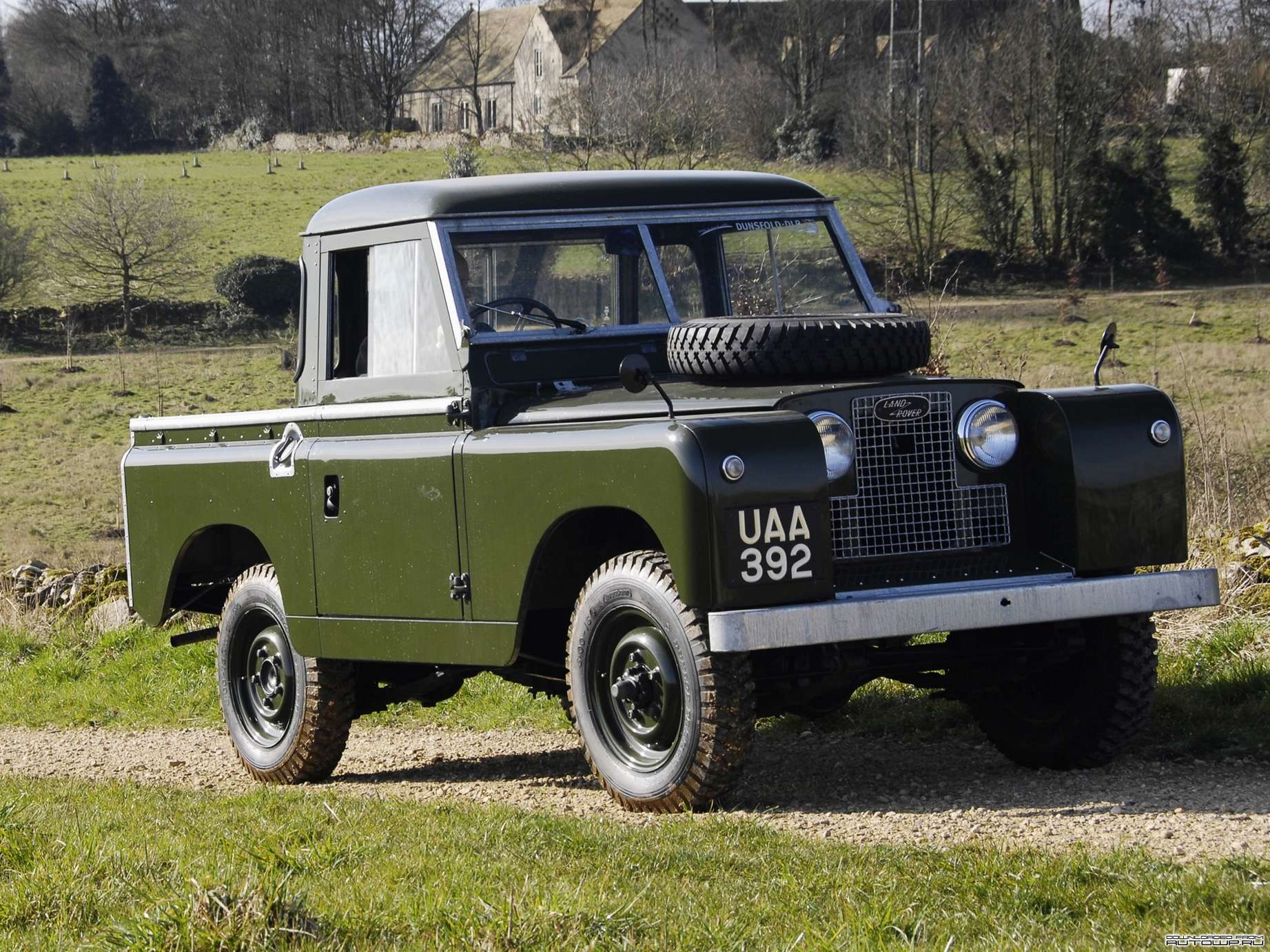 Land-Rover_88