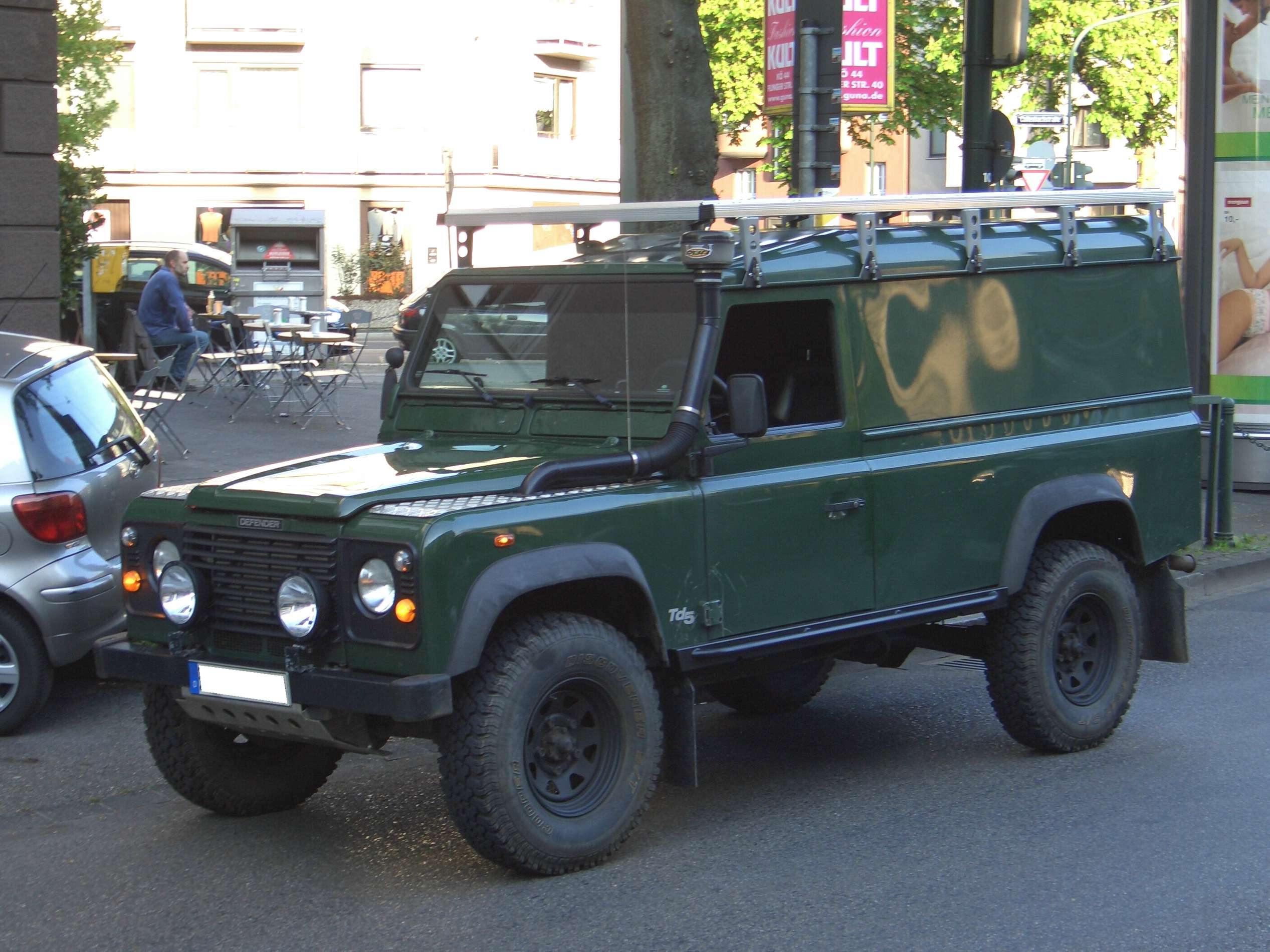 Land-Rover Defender 110 #8397392