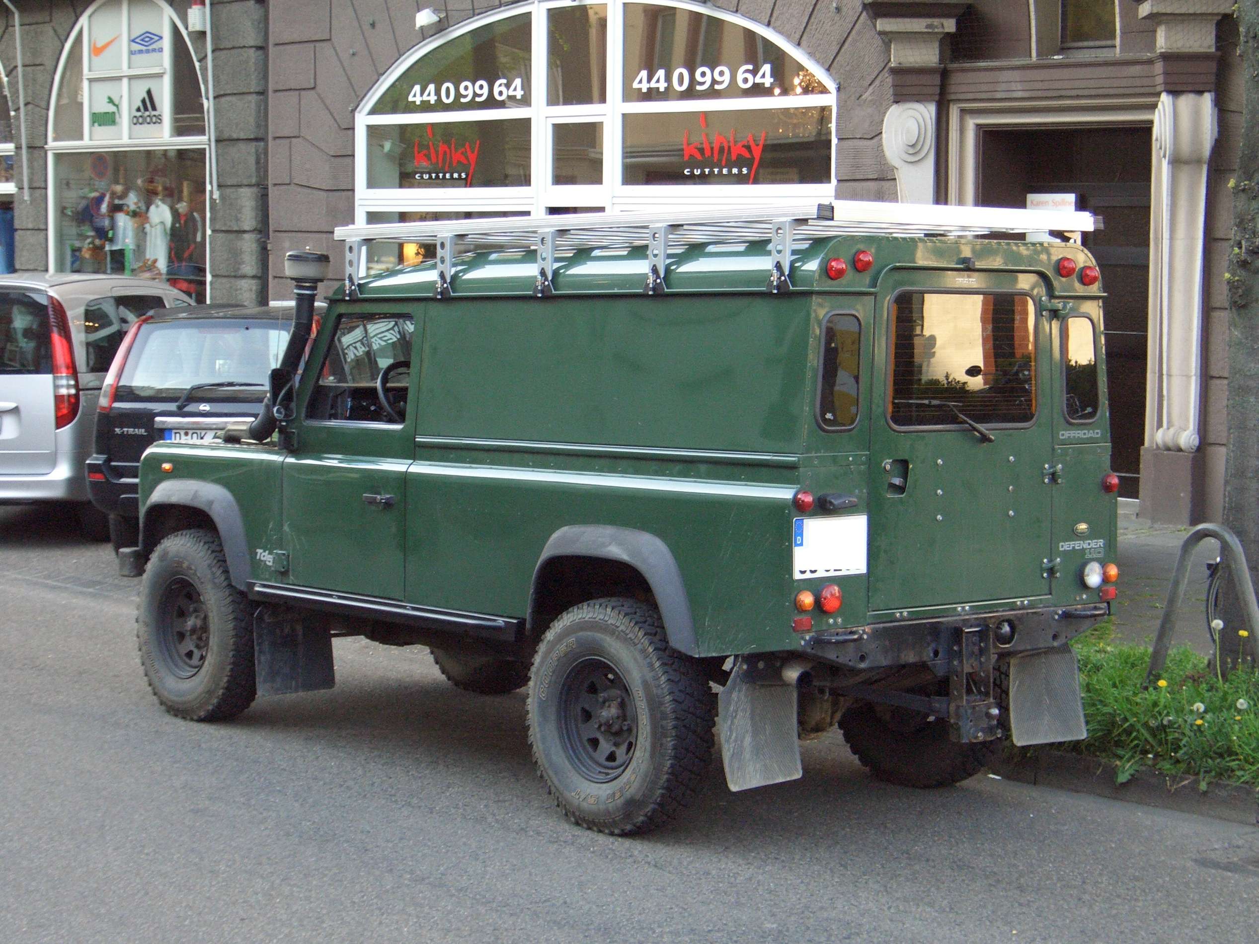 Land-Rover Defender 110 #8216412