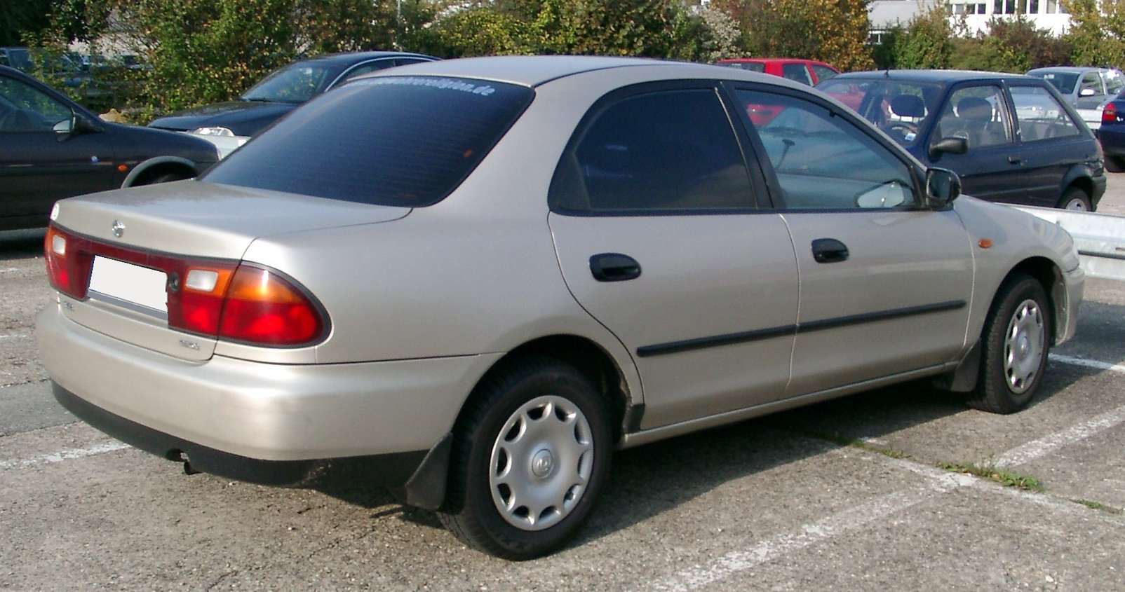 Mazda 323 #9721336
