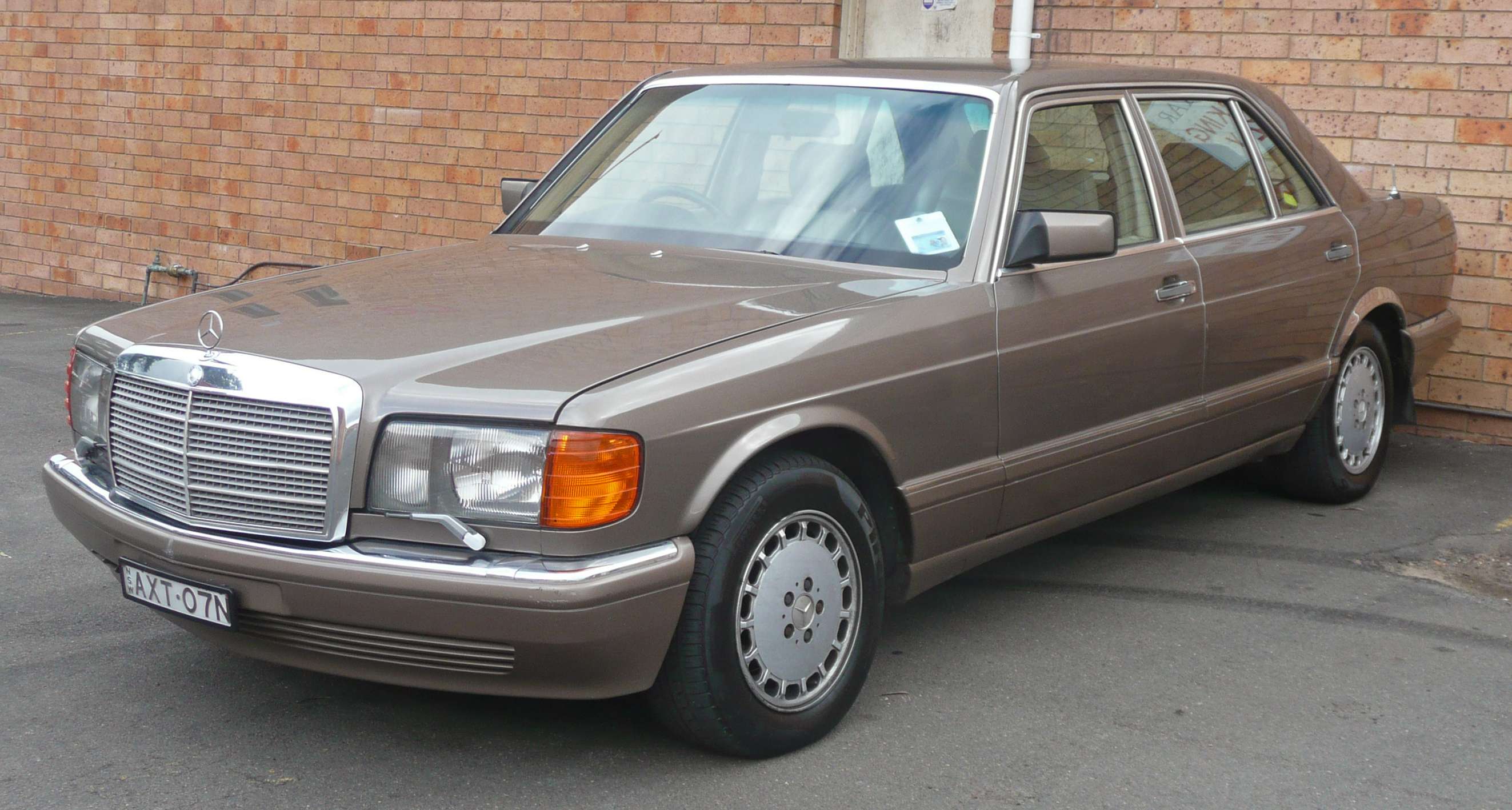 Mercedes-Benz_300