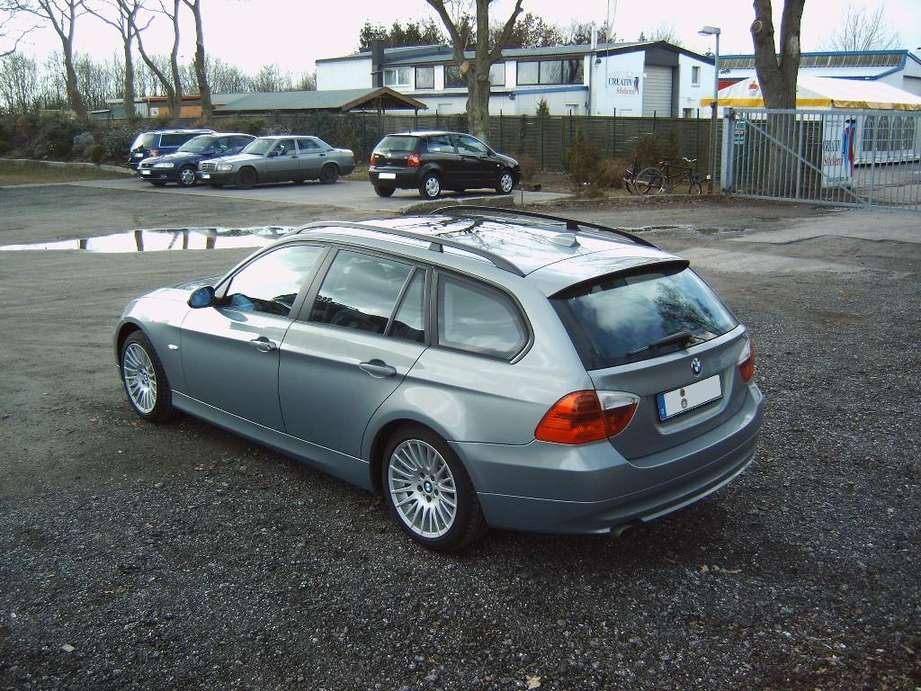 BMW 320i Touring #9542359
