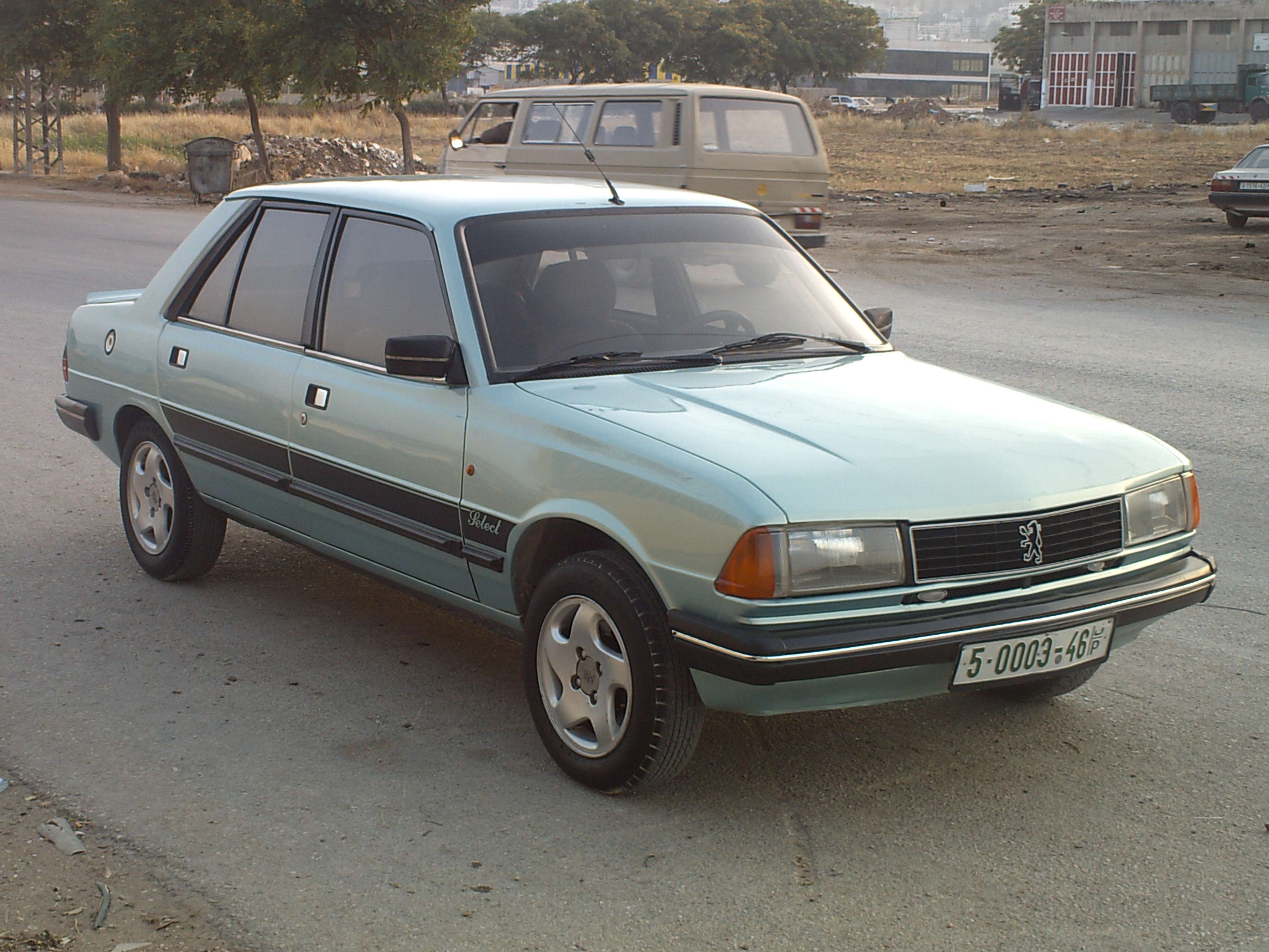 Peugeot_305