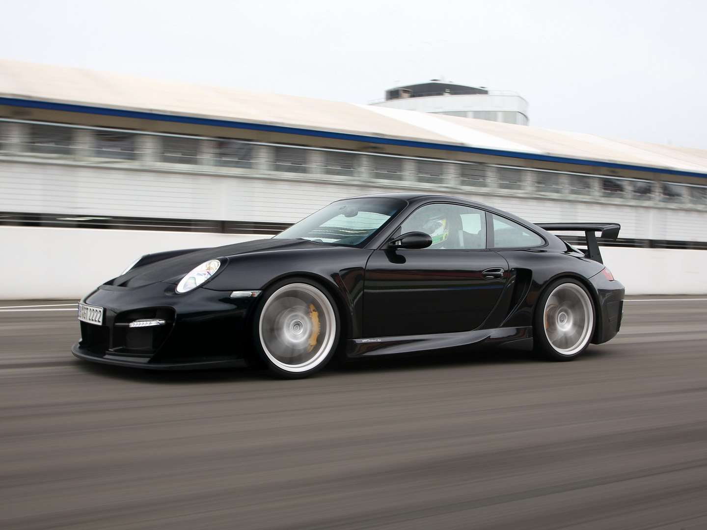 Porsche 911 GT2 #9846154