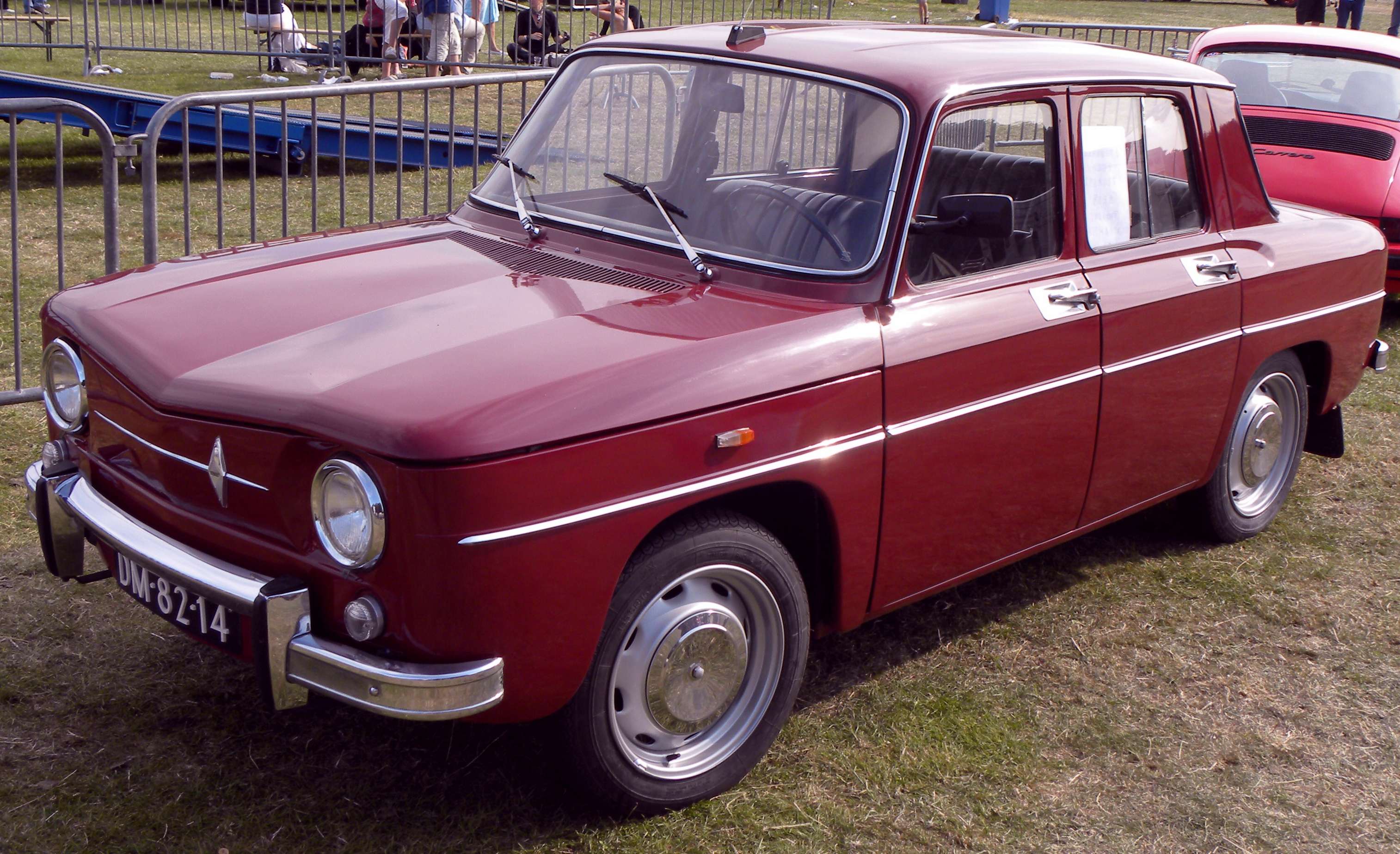 Renault 8 #7595930