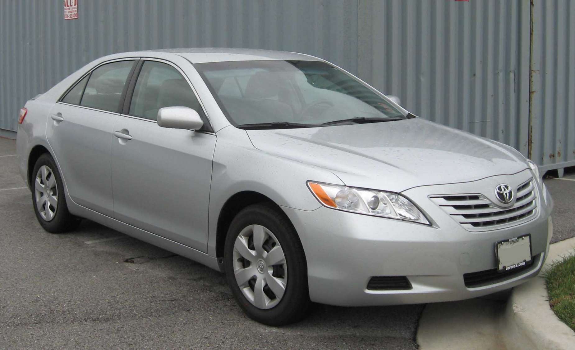 Toyota Camry LE #8831271