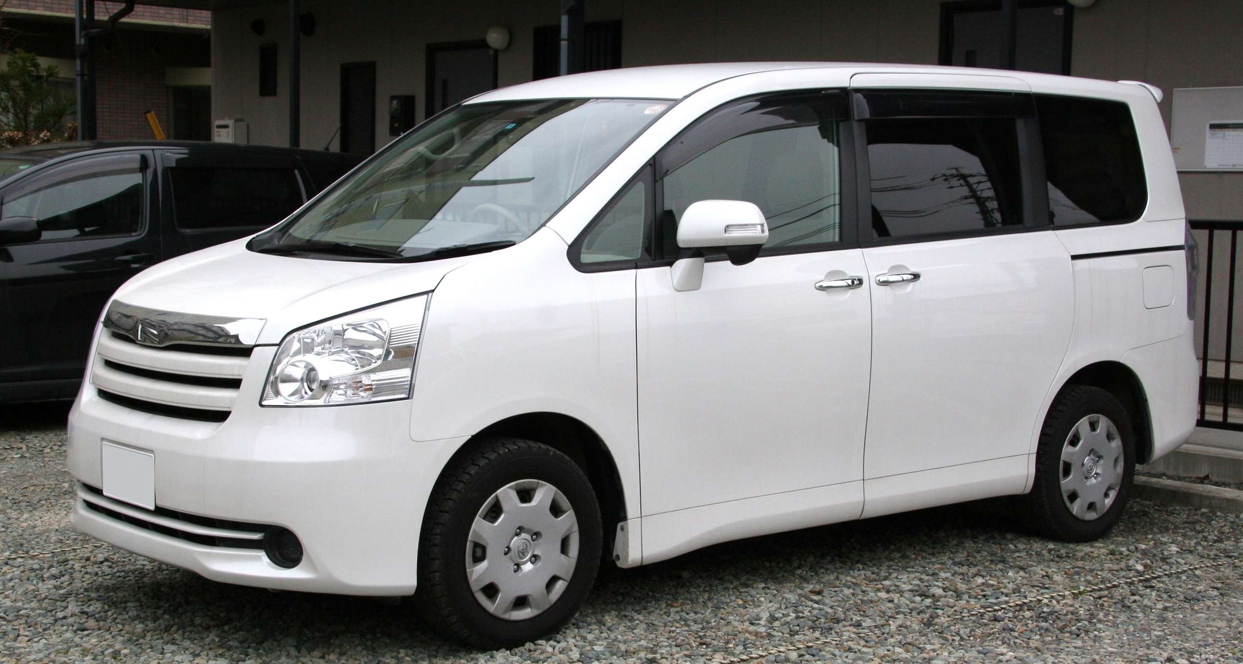 Toyota_Noah