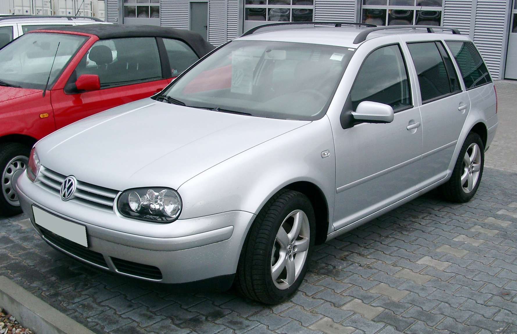 Volkswagen Golf Variant #9885571