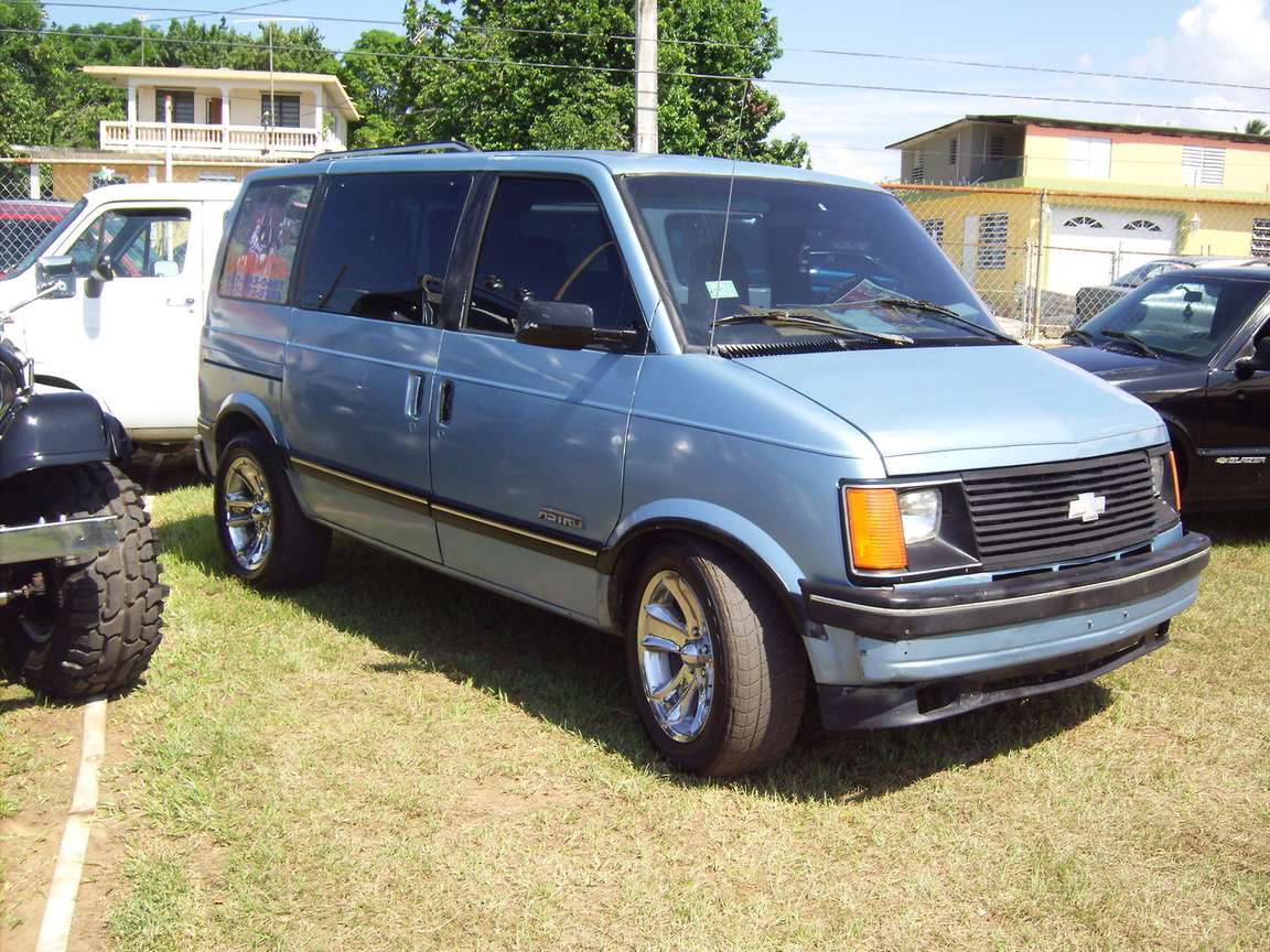 Chevrolet Astro Van #9830275