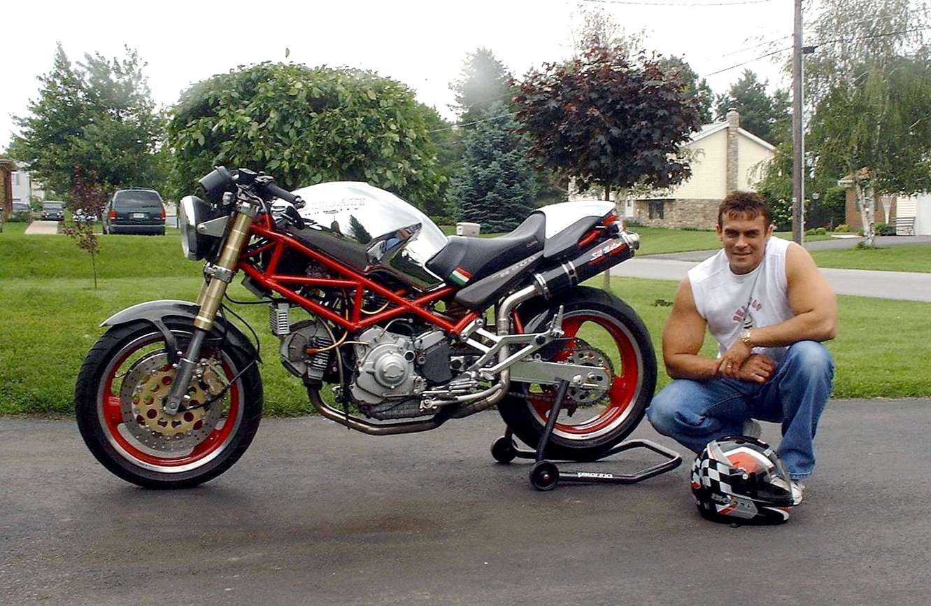 Ducati Monster 900 #8610188