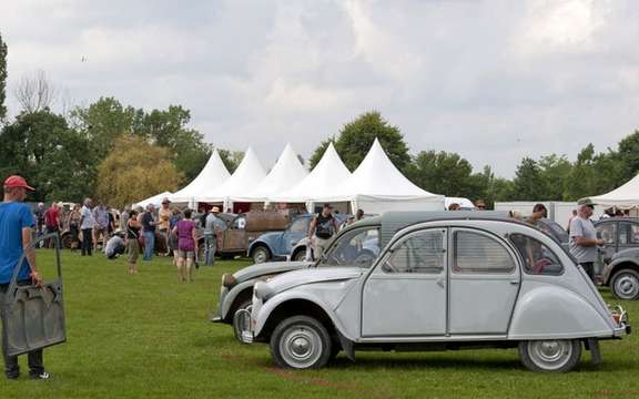 The 19th World Meeting of Friends of the Citroen 2CV beats records of participation
