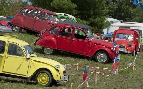 The 19th World Meeting of Friends of the Citroen 2CV beats records of participation picture #4