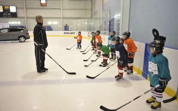 Chevrolet distributes hockey helmets picture #4