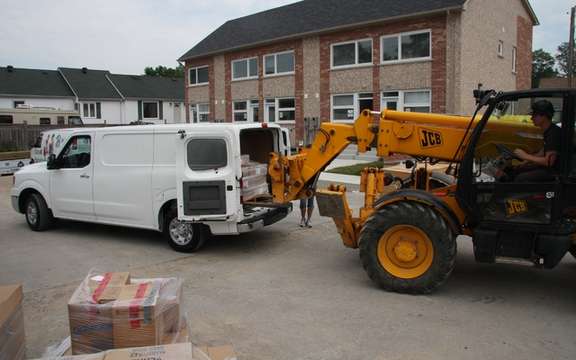 Nissan NV 2012: A special delivery "Habitat for Humanity Toronto" picture #2