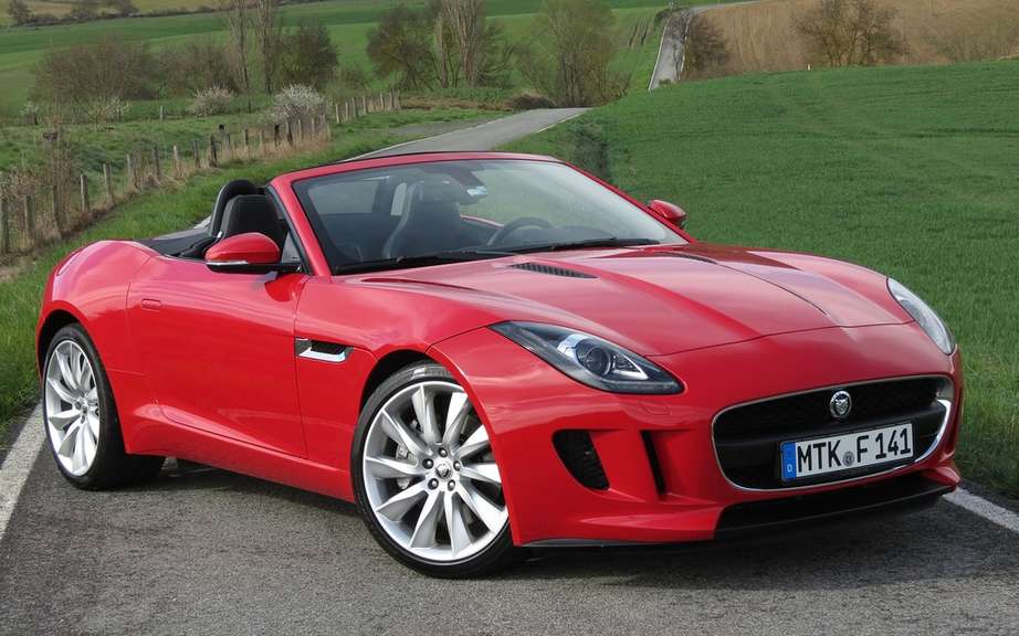 Jaguar F-Type Coupe featured at Super Bowl picture #4