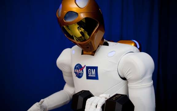 GM presented Robonaut 2, the first humanoid space picture #2