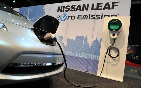 Nissan LEAF 2012: A Facebook page and Twitter feed him dedies picture #2