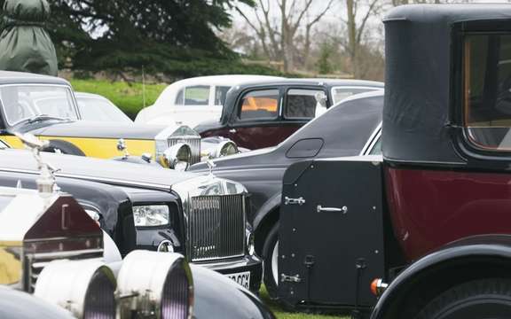 Rolls Royce commemorates the 100th anniversary of the "Spirit of Ecstasy" picture #5