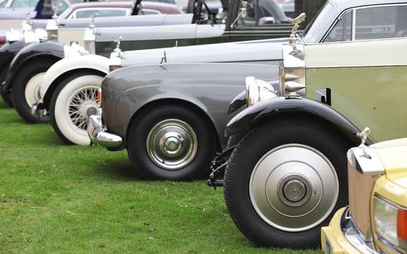 Rolls Royce commemorates the 100th anniversary of the "Spirit of Ecstasy" picture #6