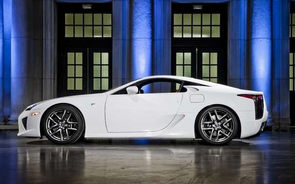 Lexus LFA 2012: Ten copies reserved for the Canadian market picture #3