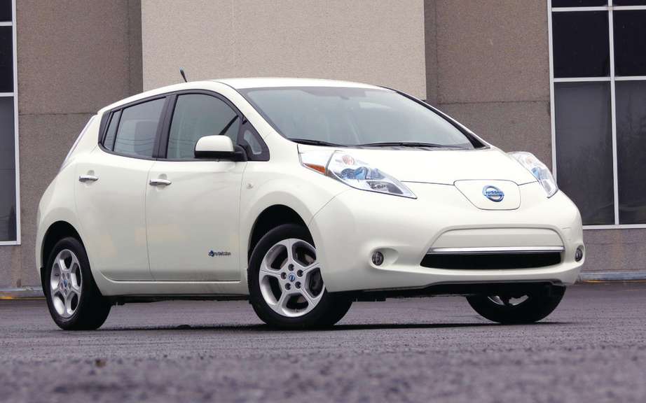Nissan sells more than 100,000 units of its LEAF picture #3