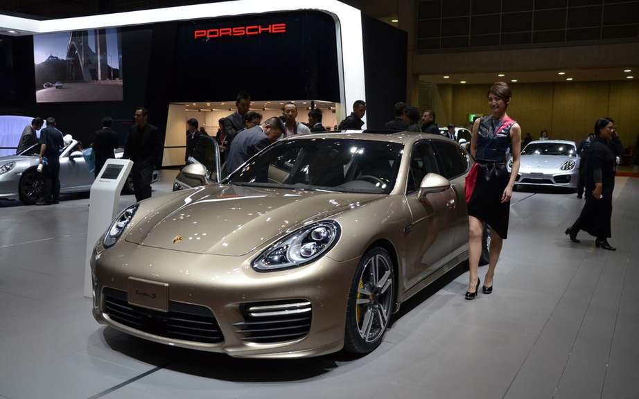 Porsche Panamera is a small envisaged