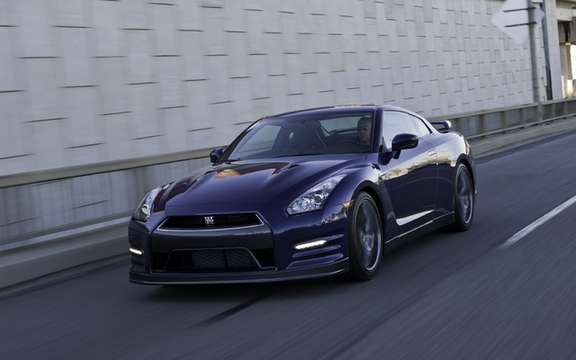 Nissan GT-R 2012: A second version which promises picture #7
