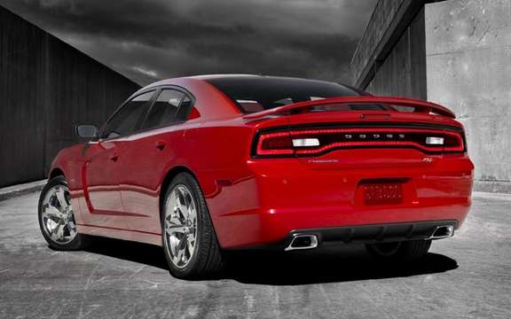 Dodge Charger 2011: The Challenger has four doors picture #2