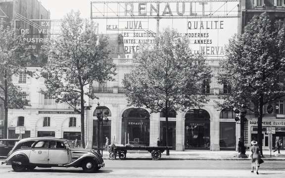 Renault 1910-2010: 100 Years of the French on the Champs-Elysees picture #3