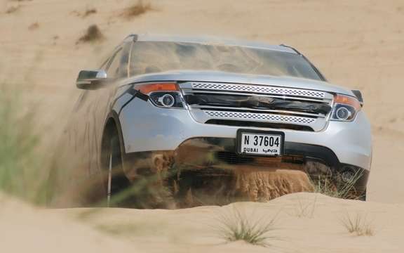 2011 Ford Explorer: It explores the desert of Dubai picture #2