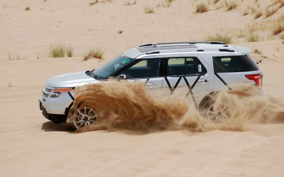 2011 Ford Explorer: It explores the desert of Dubai picture #3